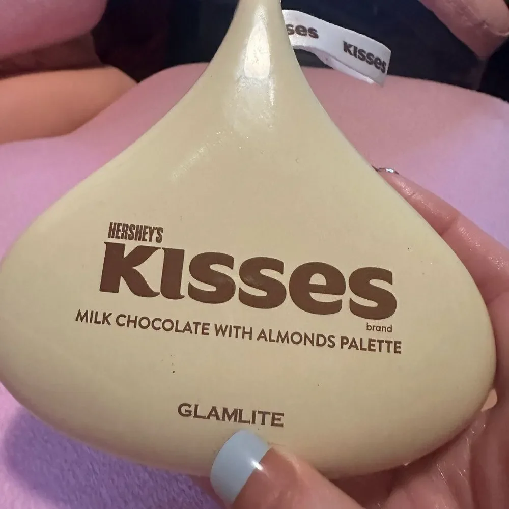 Glamlite Almond Kiss Pallete